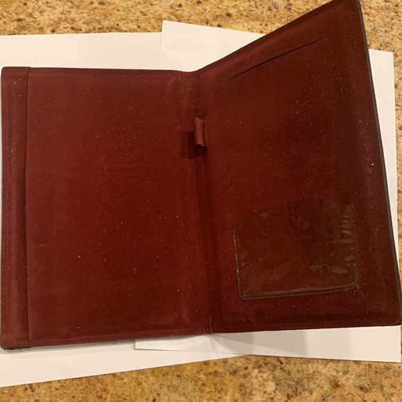 VANTAGE LEATHER OFFICE SET - PORTFOLIO/PAPER HOLDER - BURGUNDY WITH BRASS TRIM - Picture 7 of 9